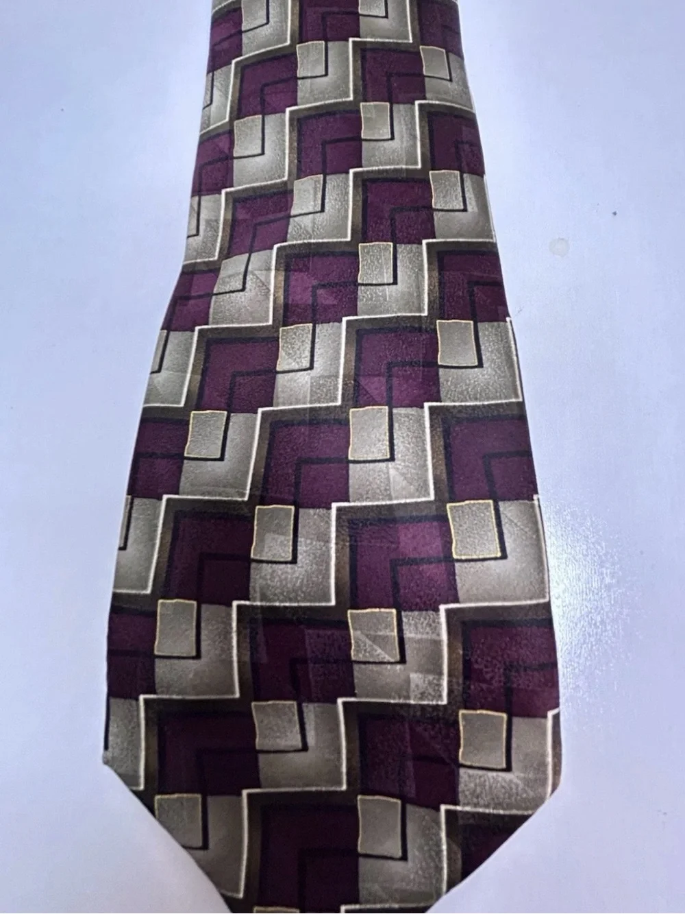 Men’s 100% Silk Hand Sewn Geometric Necktie Purple Gray Classic 3.25” Via Europa